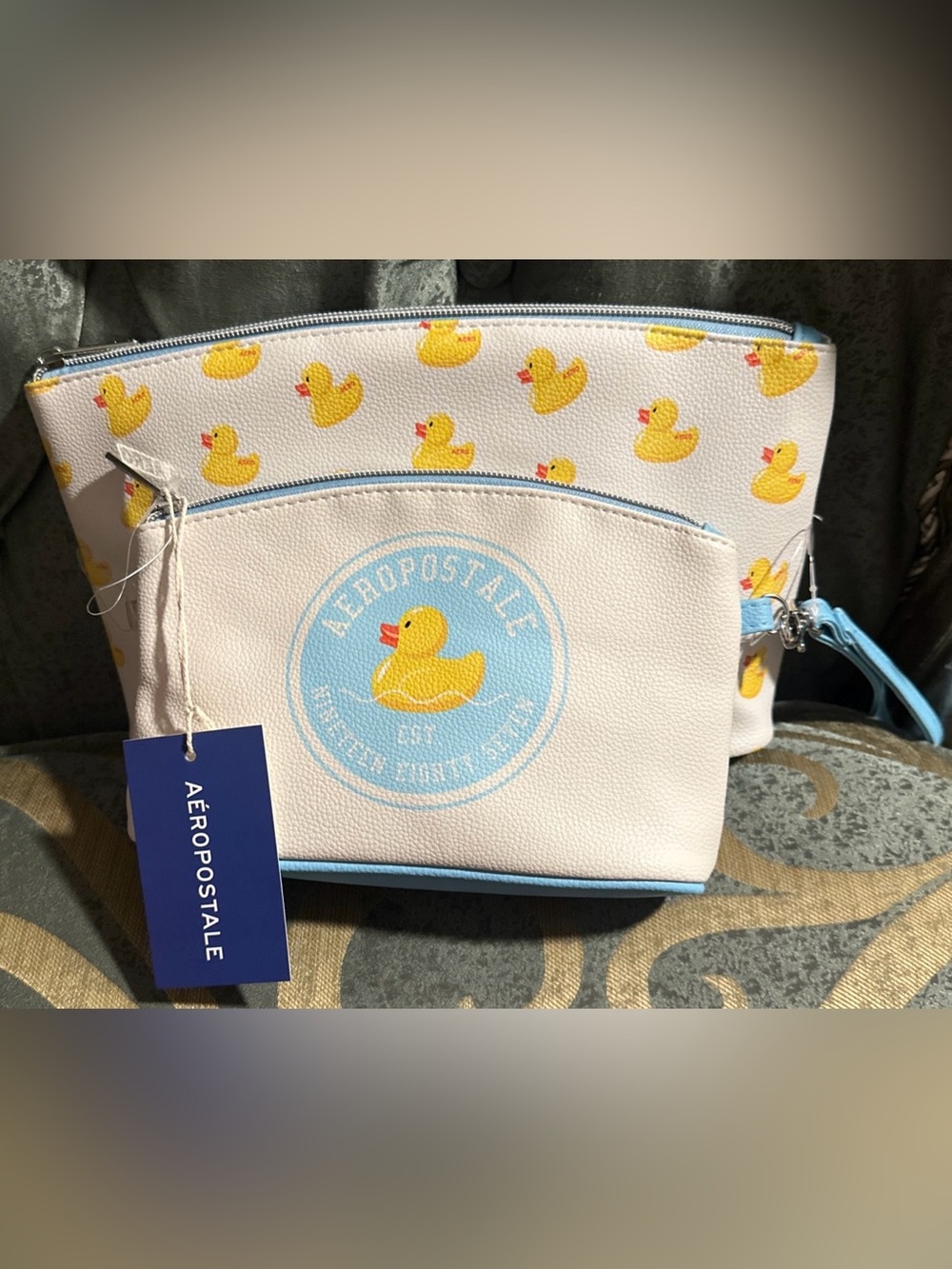 Aeropostale women’s Cosmetic Set Duck White & Yellow Rubber New